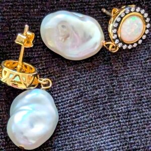 Elegant Gold and White Pearl Earrings